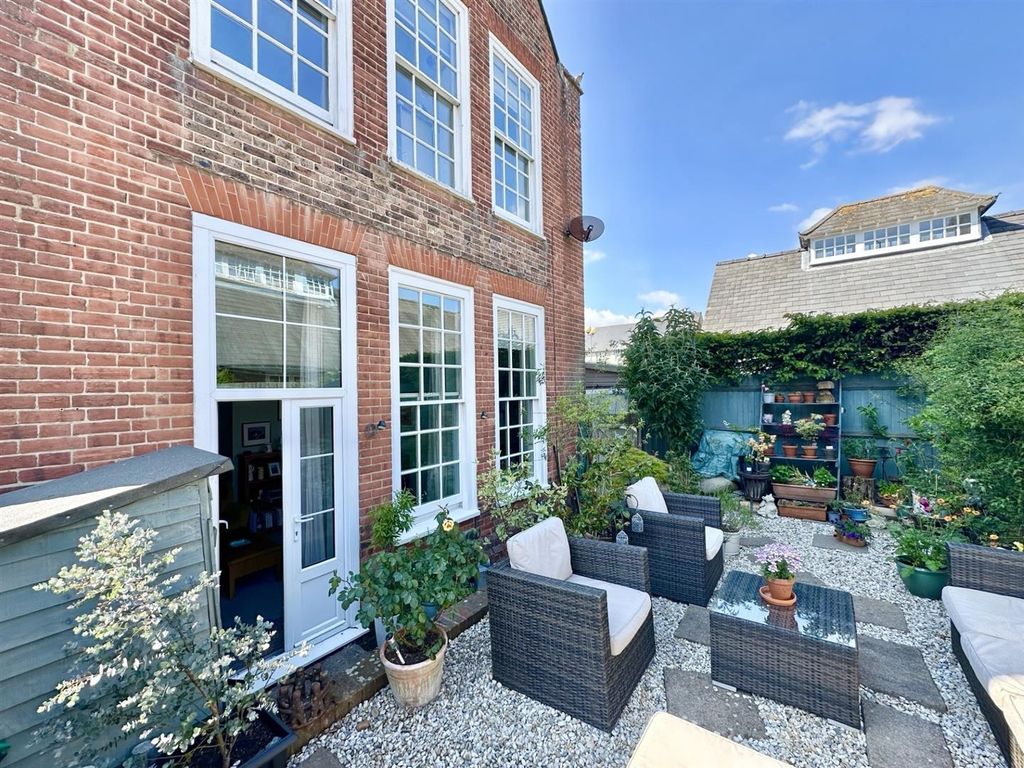 Property photo 1 of 22