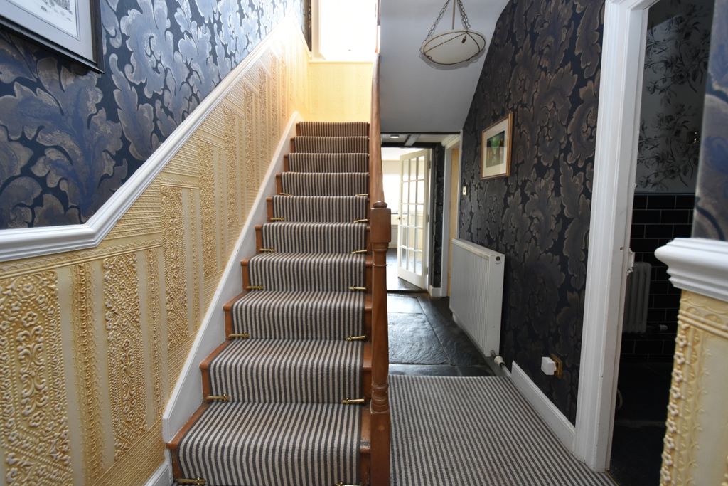 Property photo 3 of 32