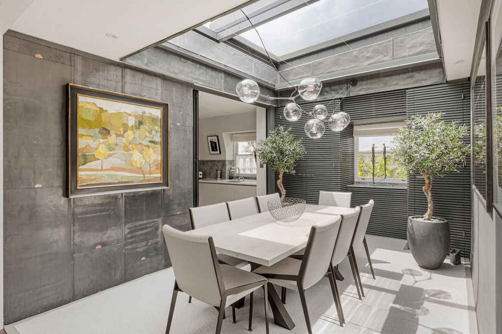 Property photo 3 of 28