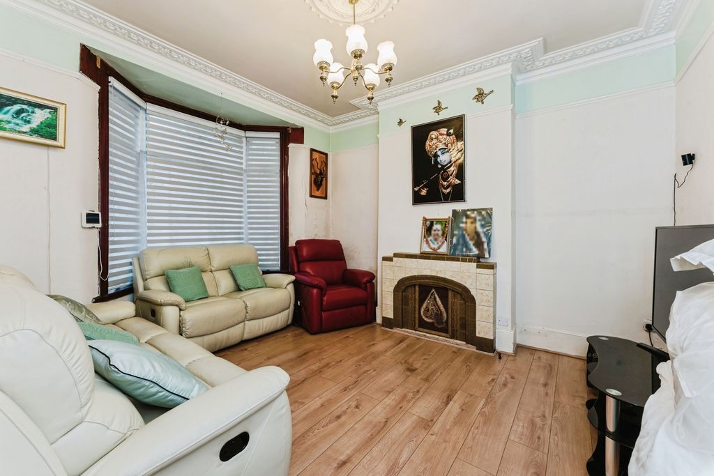 Property photo 2 of 15 Pbox-Img.Jpg