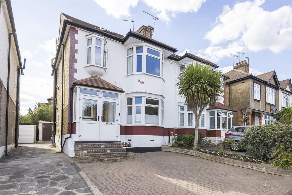 Property photo 1 of 21 St. Barnabas Road, Ig8