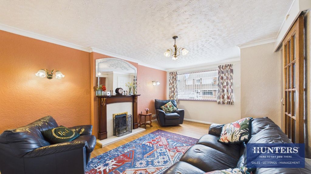 Property photo 3 of 18 Living Room