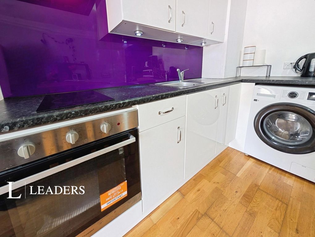 Property photo 3 of 7 Kitchen