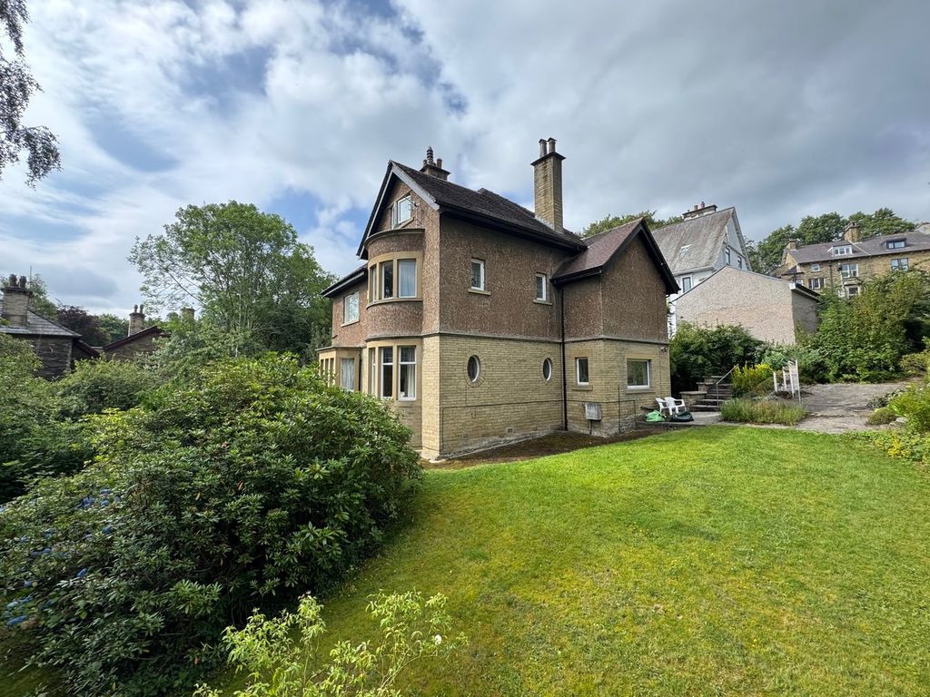 Property photo 1 of 28