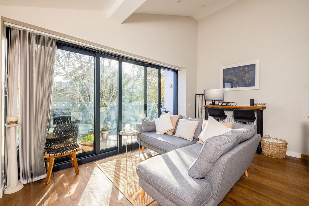 Property photo 3 of 18 Char9049-1.Jpg