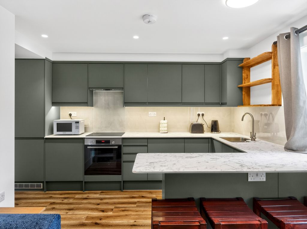 Property photo 3 of 18 Kitchen