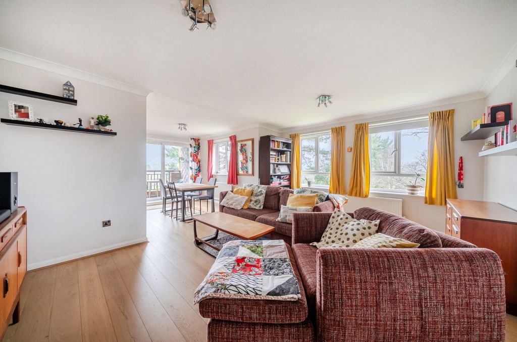 Property photo 2 of 16 1417481-10-69970d...