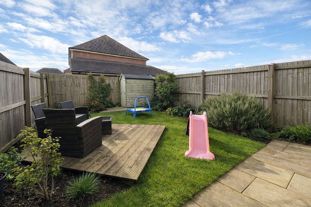 Property photo 2 of 11 Garden