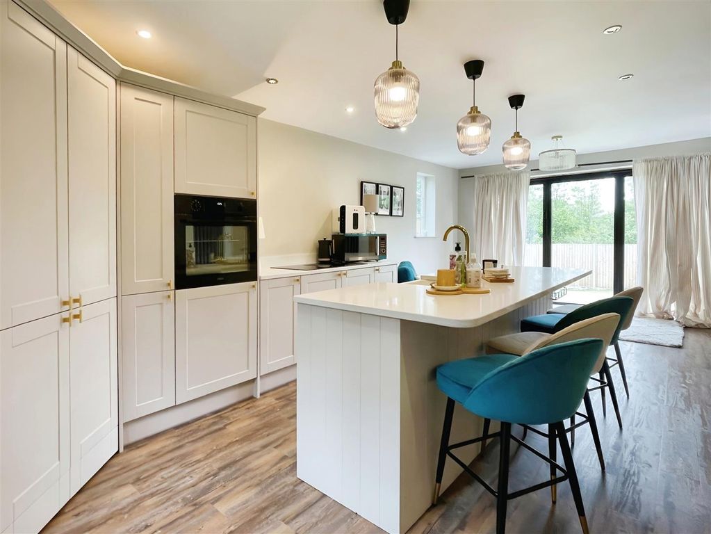 Property photo 3 of 27 Kitchen