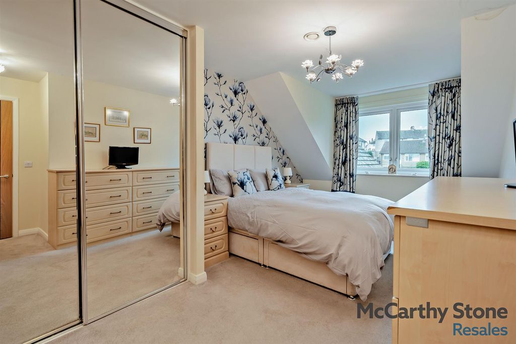 Property photo 3 of 20 8665946-Interior02-800.Jpg