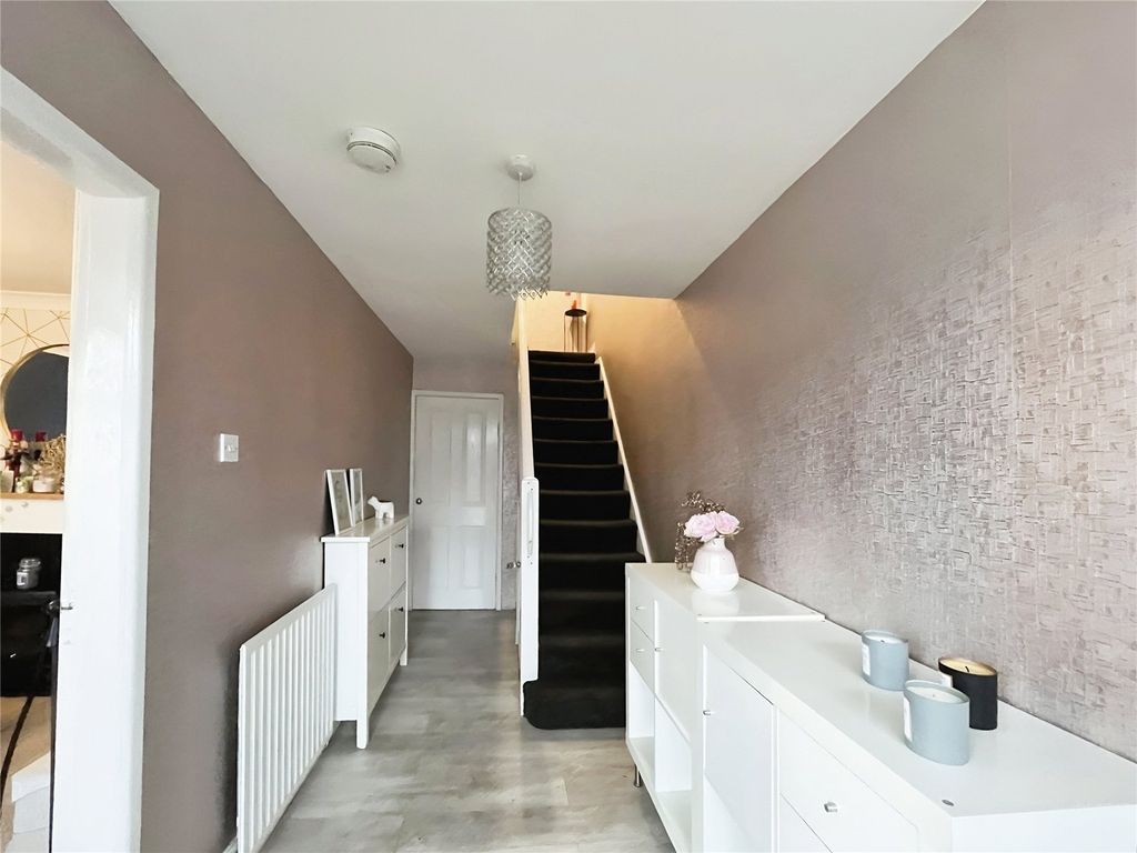 Property photo 2 of 13 Entrance  No. 02