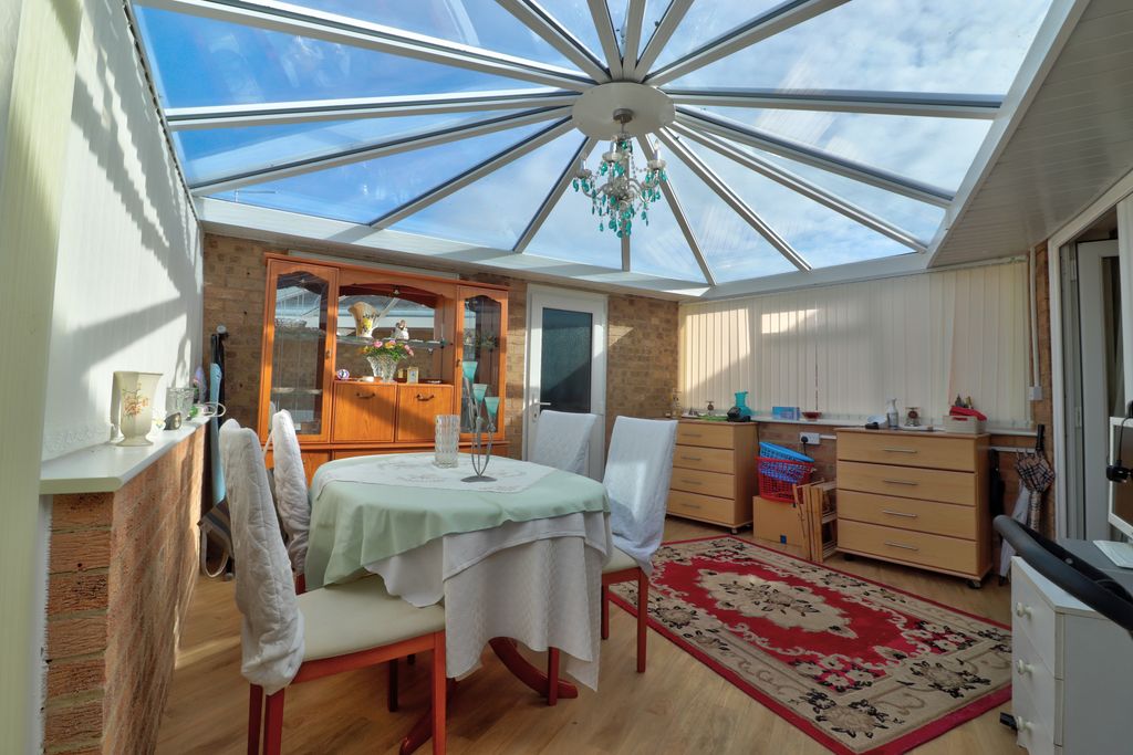 Property photo 3 of 20 Conservatory 2