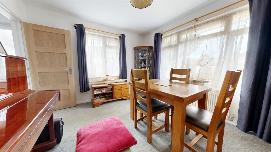 Property photo 3 of 14 Dining Room.Jpg