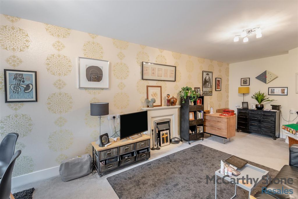 Property photo 3 of 21 8662478-Interior06.Jpg