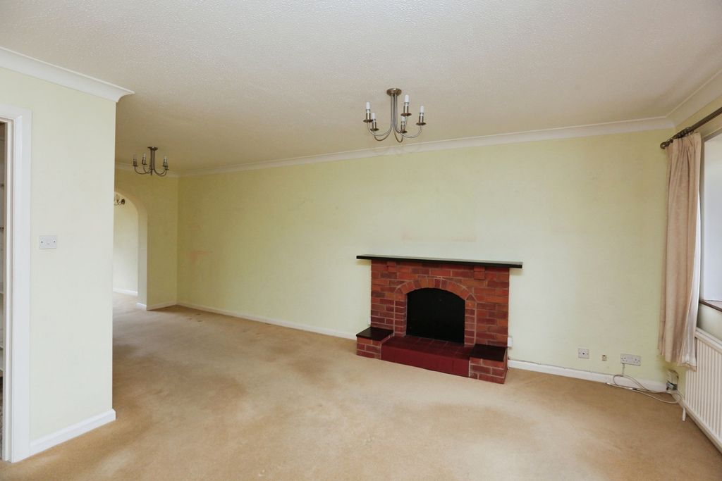 Property photo 3 of 19 Living Room