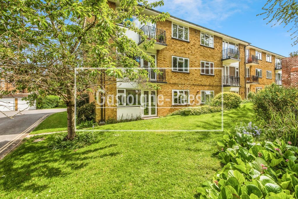 Property photo 1 of 9