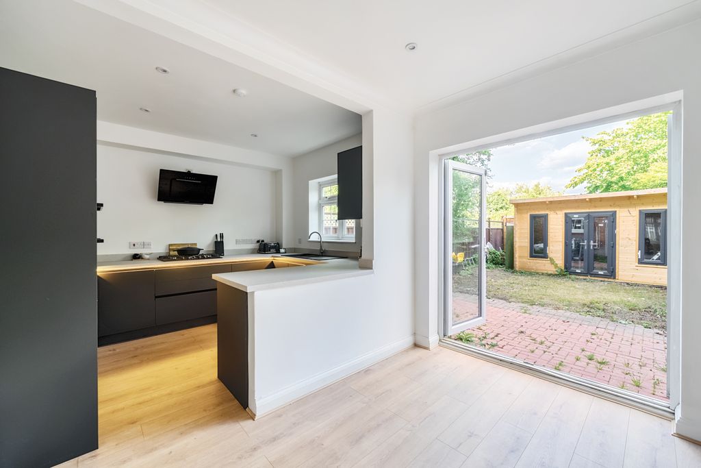 Property photo 1 of 24 Picture No. 09