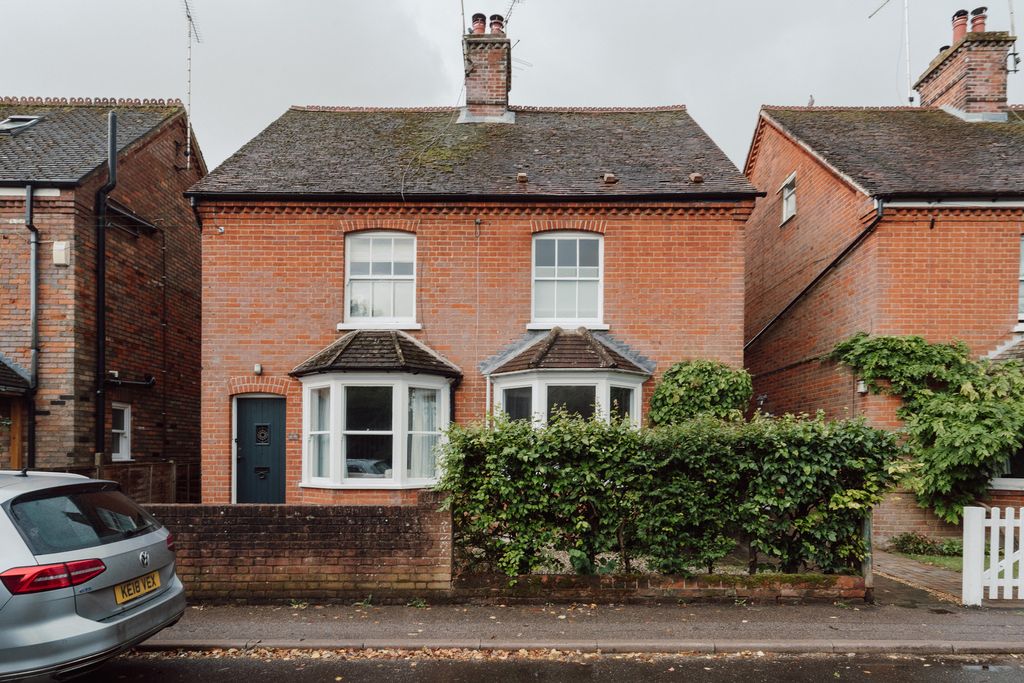 Property photo 1 of 26 308292 - High-Street-Kimpton-01.Jpg