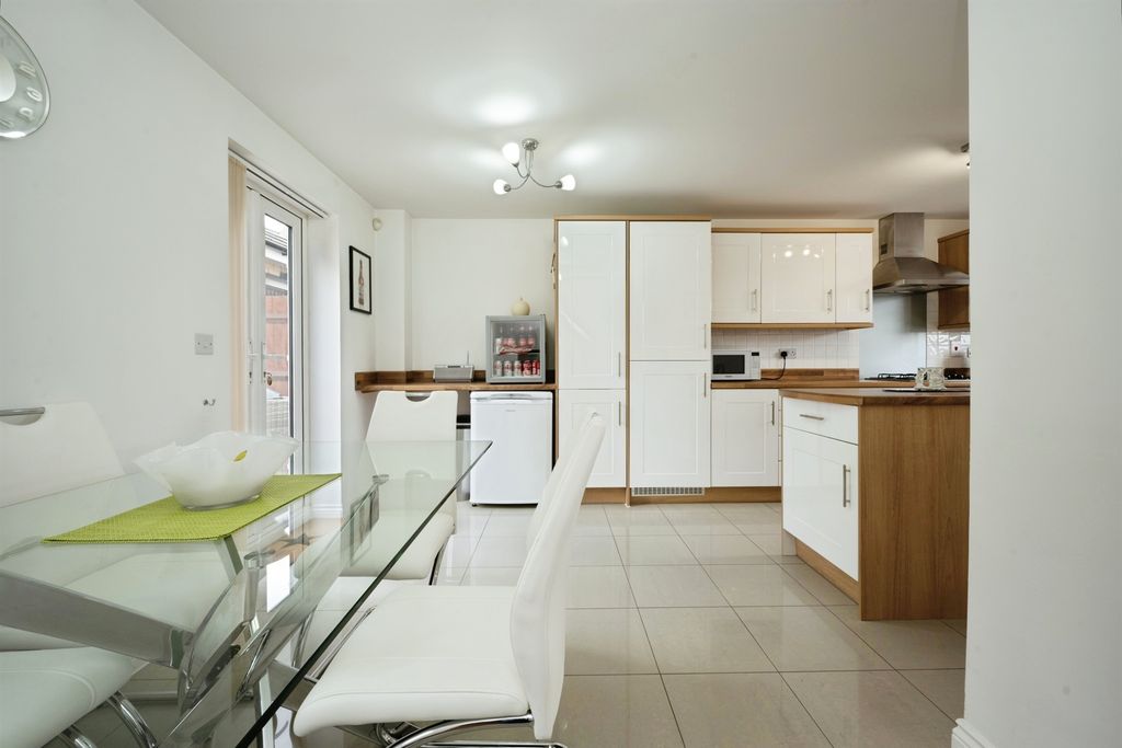 Property photo 3 of 23