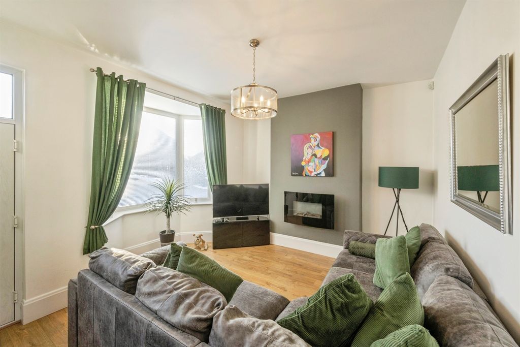 Property photo 2 of 25