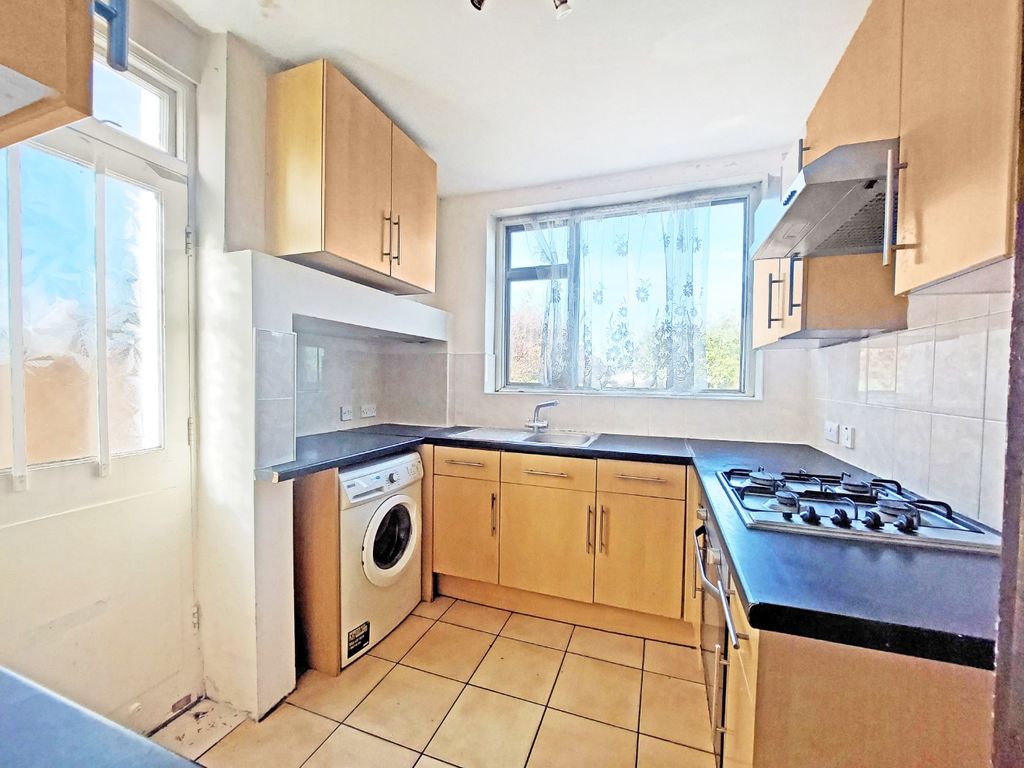 Property photo 3 of 11 4979762