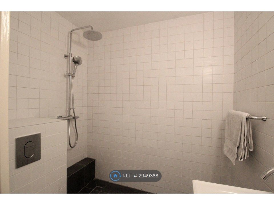 Property photo 3 of 13 Bathroom