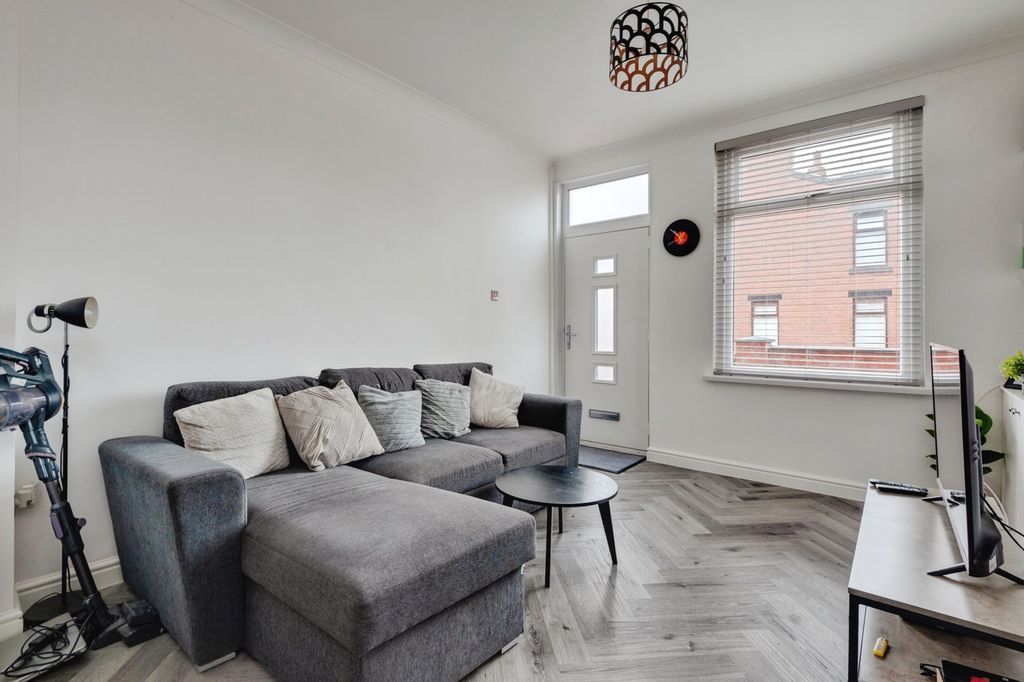 Property photo 3 of 16 Photo