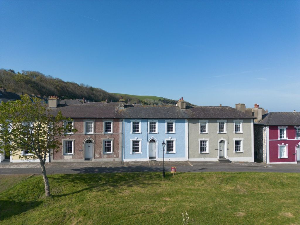 Property photo 1 of 33