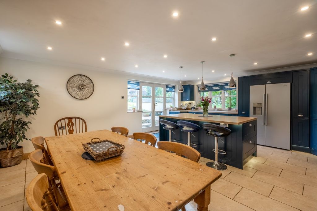 Property photo 3 of 29 Iq_00151