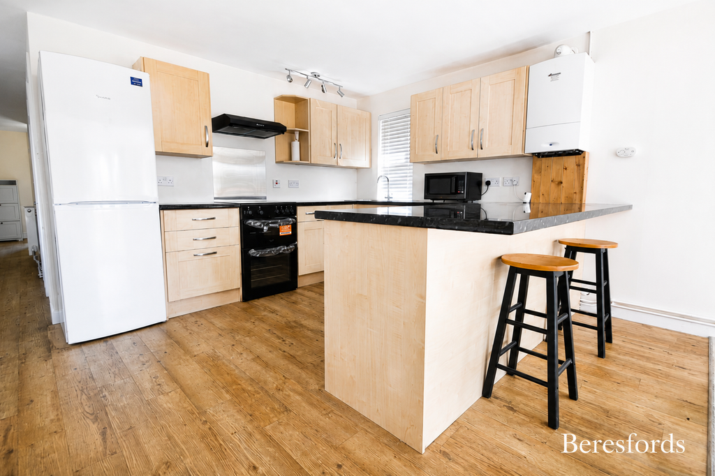 Property photo 3 of 7 Kitchen