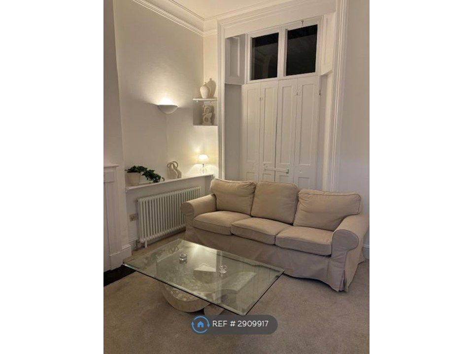 Property photo 2 of 15 Livingroom