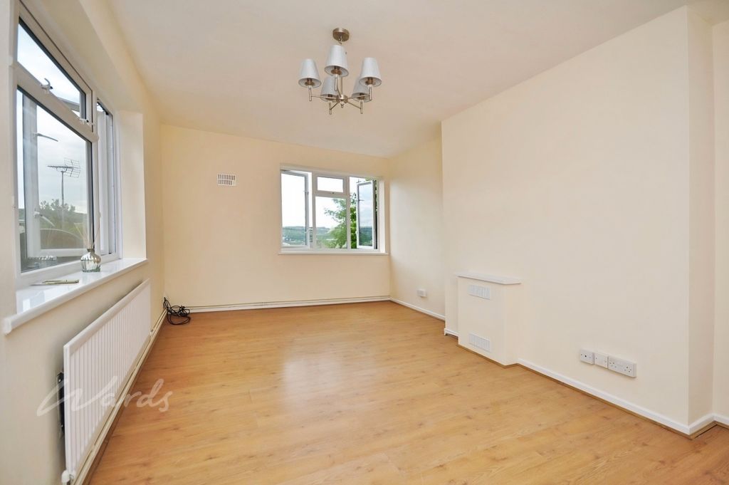 Property photo 3 of 8 Cambria Lounge