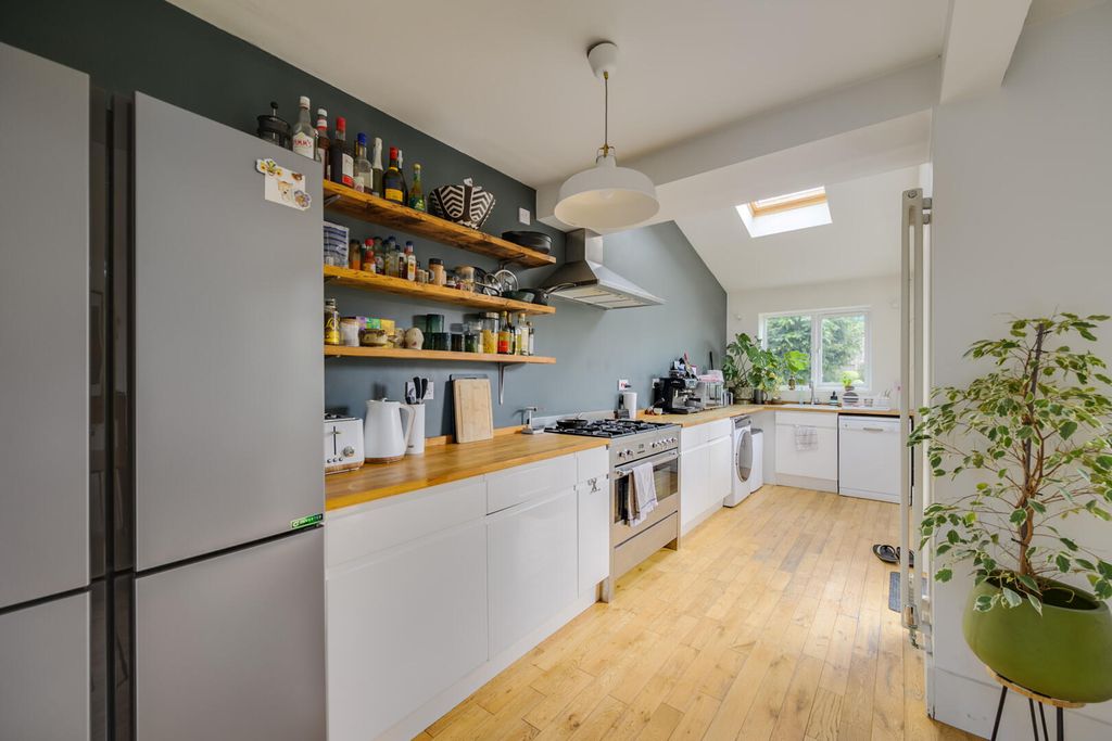Property photo 3 of 24 Kitchen