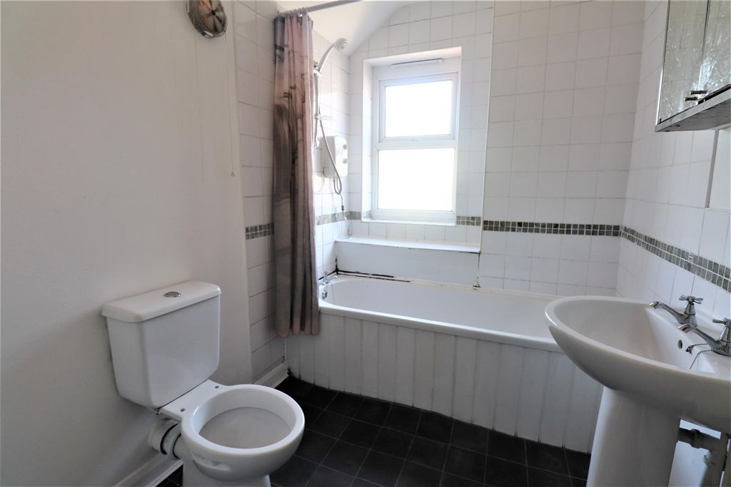 Property photo 3 of 13 Bathroom