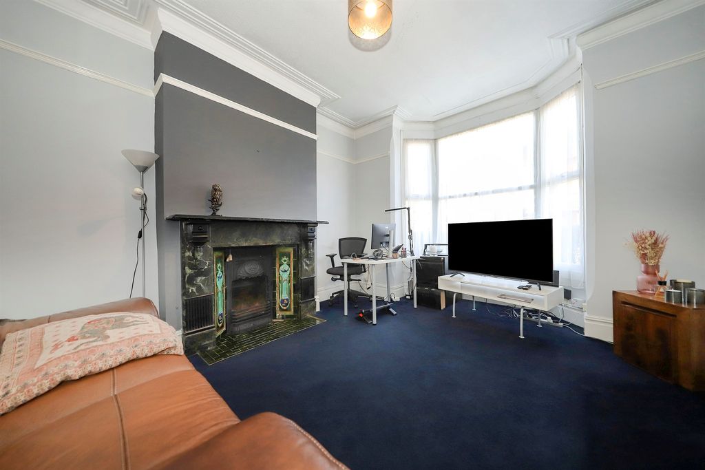 Property photo 3 of 17