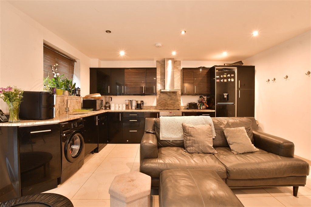 Property photo 3 of 6 Lounge/Kitchen /Dining Room *