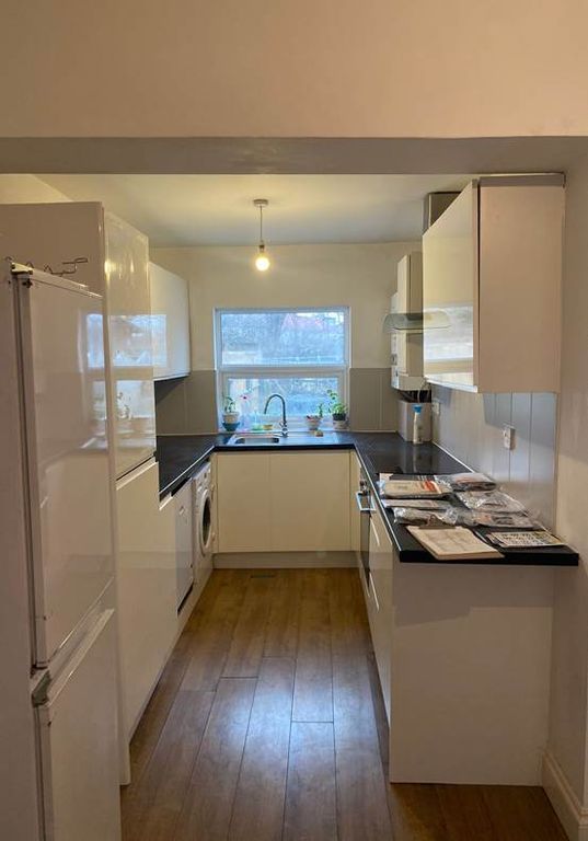 Property photo 1 of 15 Priory Road Cr7 7Qa