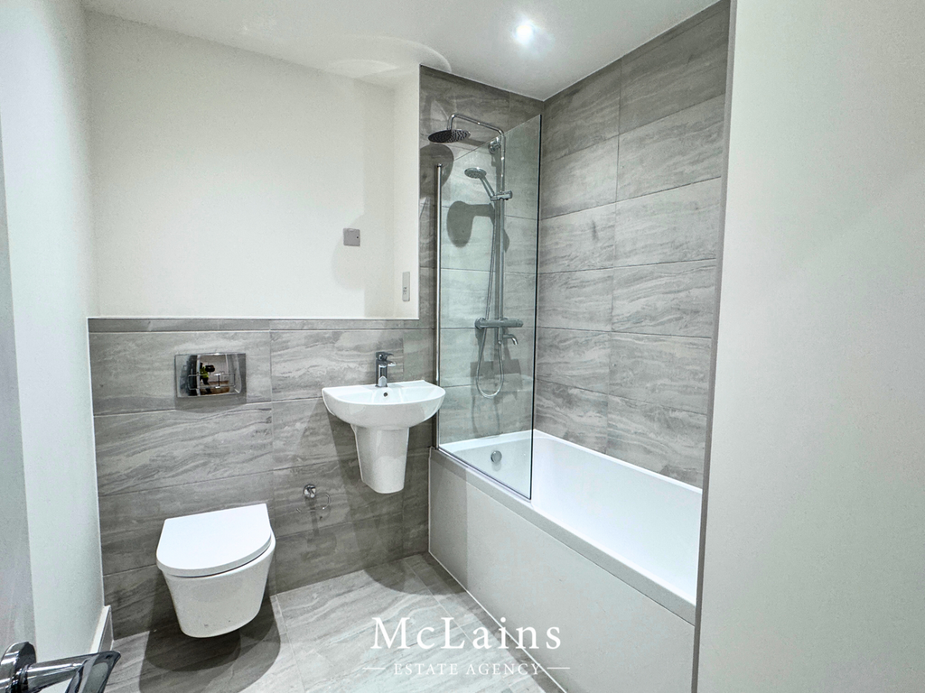 Property photo 2 of 7 Bathroom