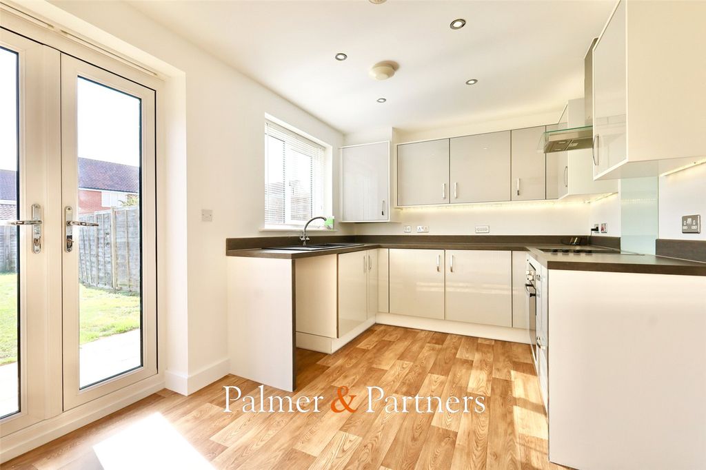 Property photo 2 of 15 Picture No. 04