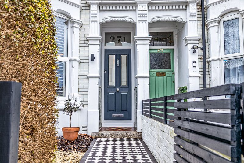 Property photo 2 of 28 .