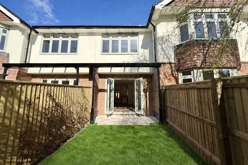 Property photo 2 of 13 Picture No. 16