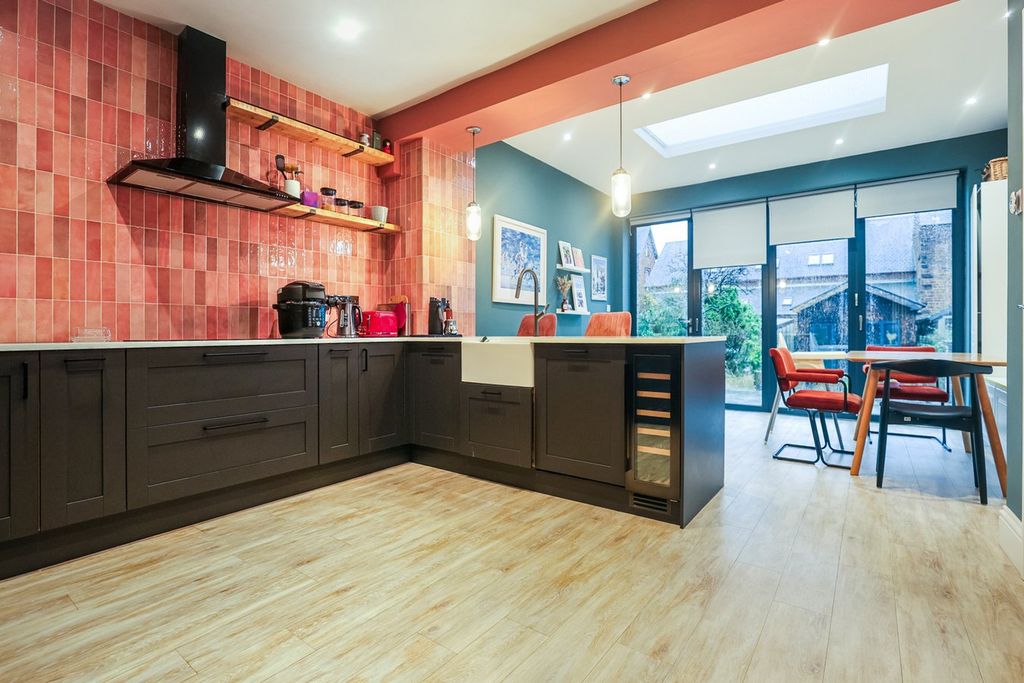 Property photo 3 of 26 Dining Kitchen