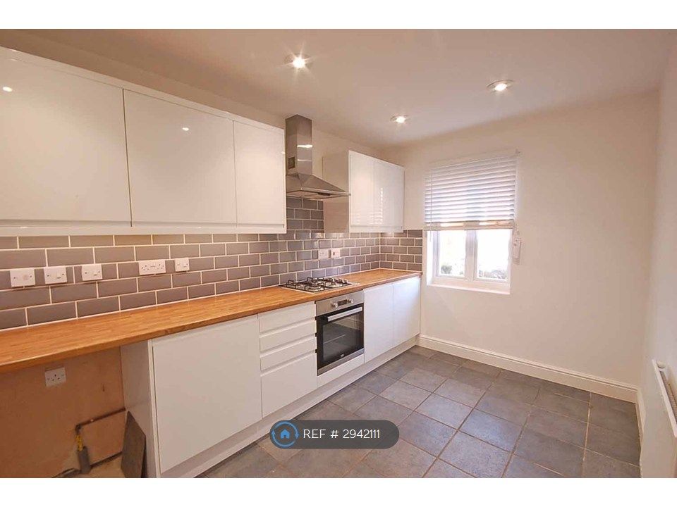 Property photo 3 of 9 Kitchen