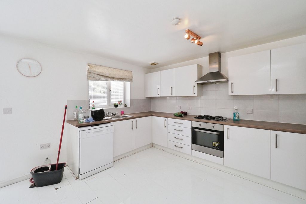 Property photo 2 of 20 Very Spacious Kitchen Diner