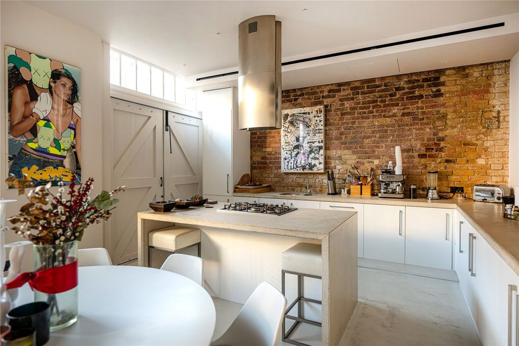 Property photo 2 of 23 Kitchen