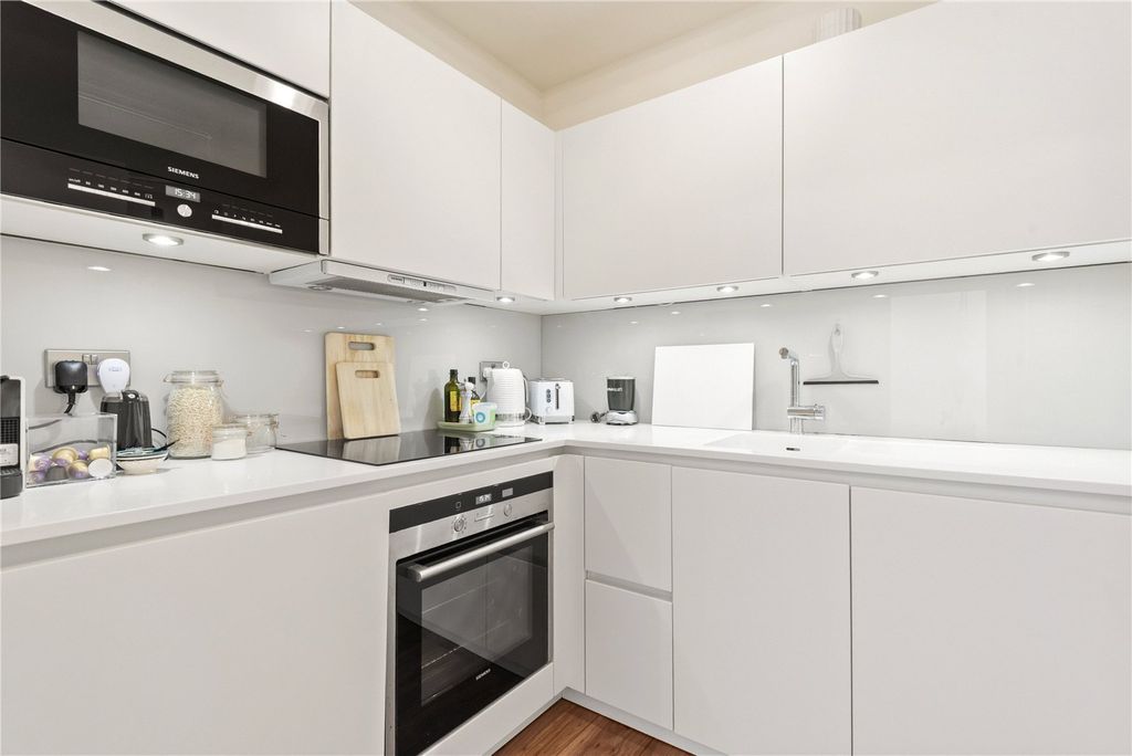 Property photo 2 of 10 Kitchen