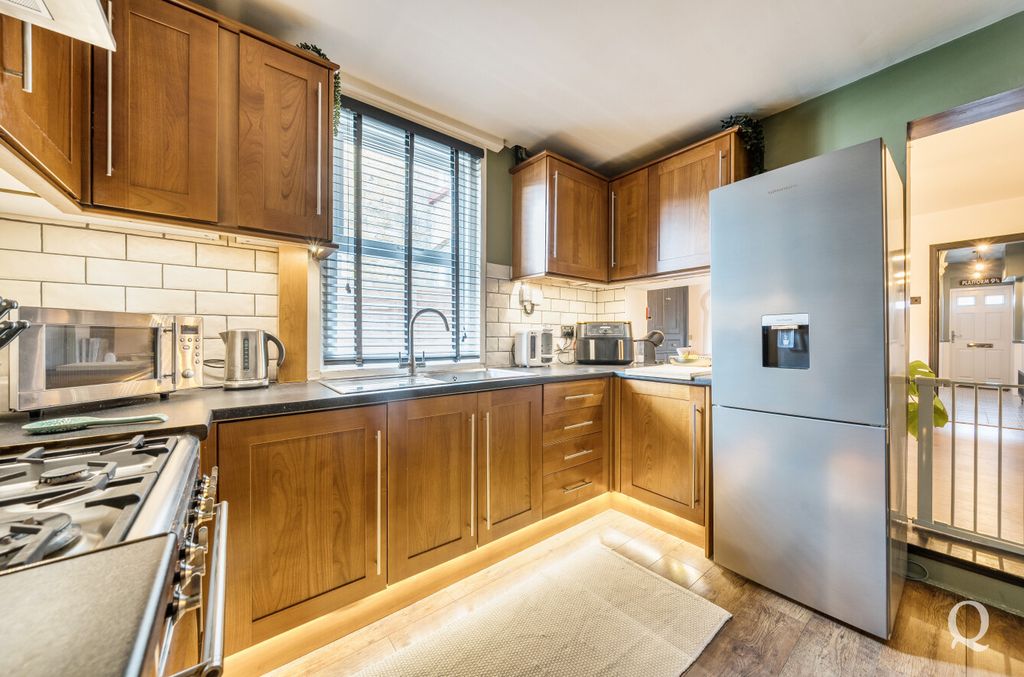 Property photo 2 of 23 68d2E428-c3c7-4Fa...