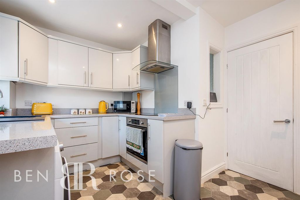 Property photo 3 of 16 Kitchen