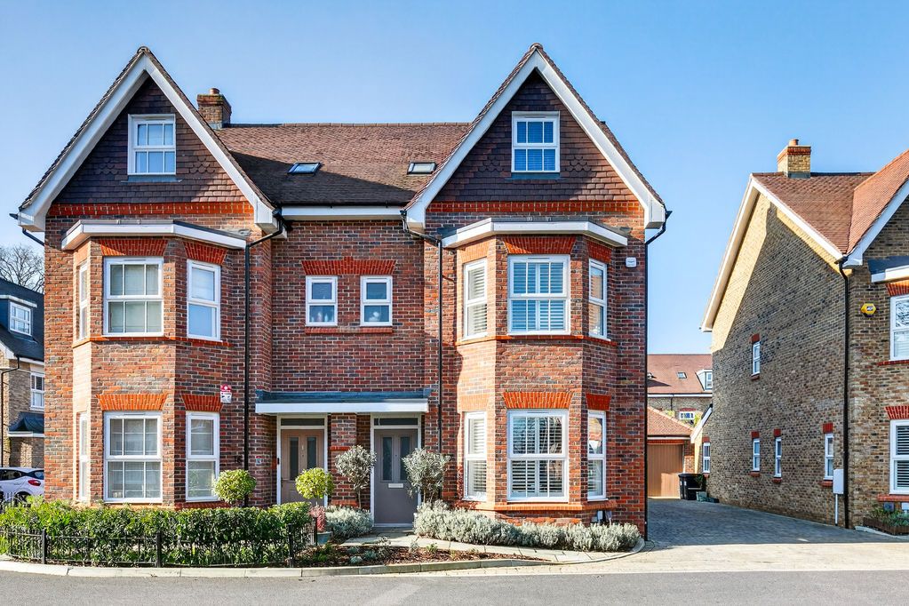 Property photo 1 of 27 Photo 3