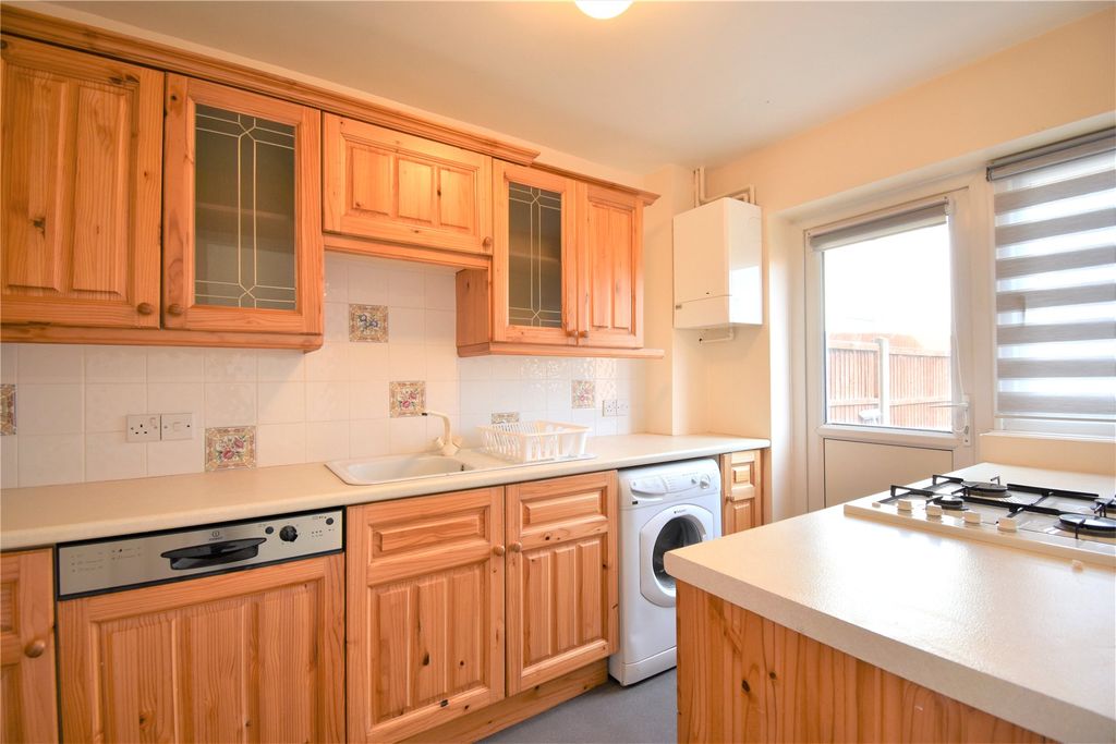Property photo 2 of 10 Kitchen